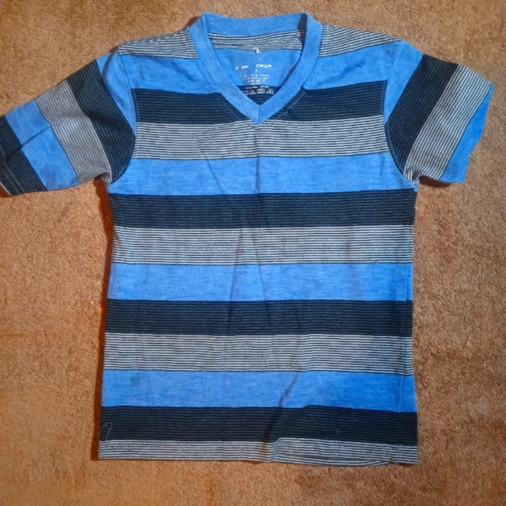 Kids V neck tee